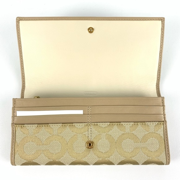 Authentic COACH   No.42460
✨ Parker OP Art Slim Envelope ✨ Light Khaki - Picture 7 of 12